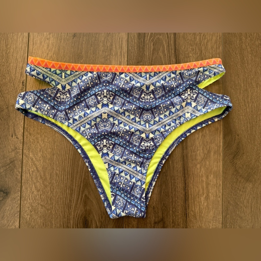 NWOT Victoria’s Secret Bikini Bottom Size Large